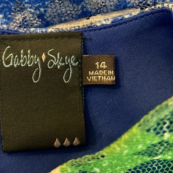 Gabby Skye Women's Sleeveless Stripe Printed Fit and Flare Cutout Dress - Picture 5 of 9